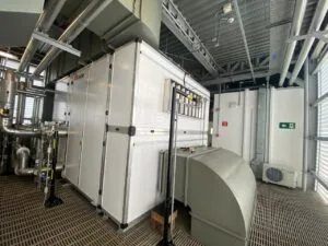 Obra de laboratório, climatização e exaustão — foto 1